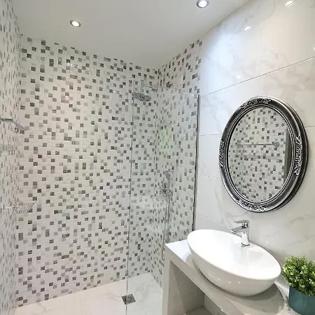 Elizabeth Platanias (Skiathos)