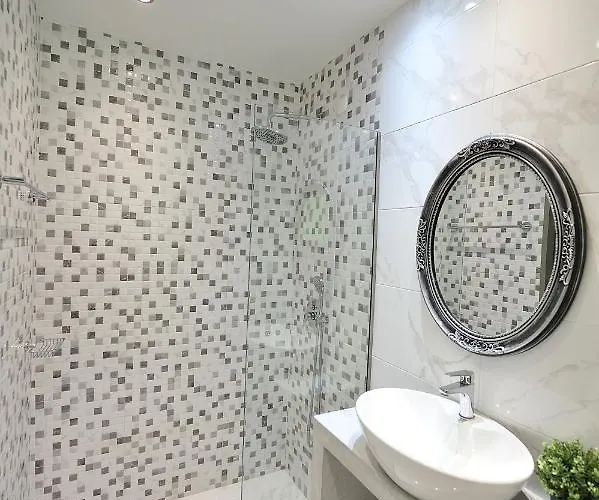 Elizabeth Platanias (Skiathos)