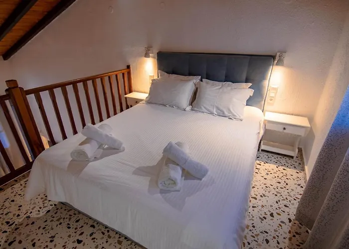 Elizabeth Platanias (Skiathos)