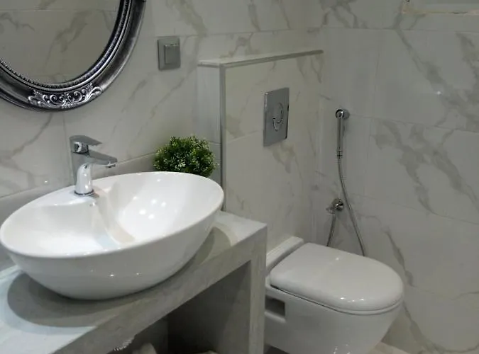 Elizabeth Platanias (Skiathos)